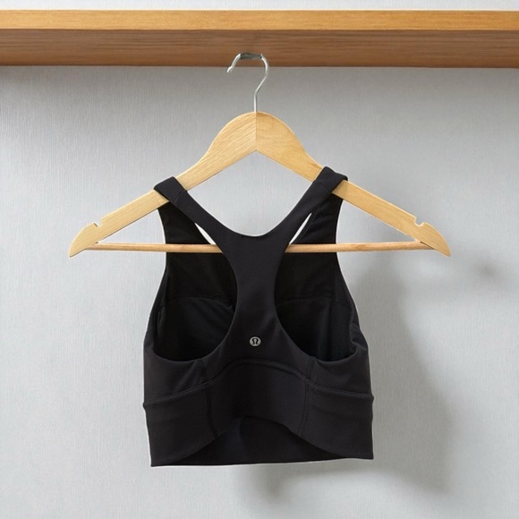 Lululemon Women’s Black Racerback Sports Bra! Size 6! - Picture 2 of 7